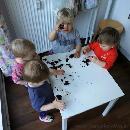 Peka piškotov z otroki