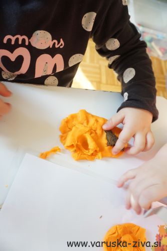 Manipulacija s plastelinom - Play Doh