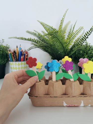 Sajenje rožic - pomladne aktivnosti za otroke