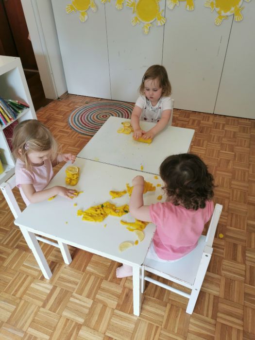 Domači limonin plastelin