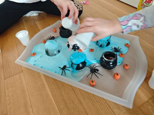 Čarovniški poskusi - peneči kotlički - Varuška Živa